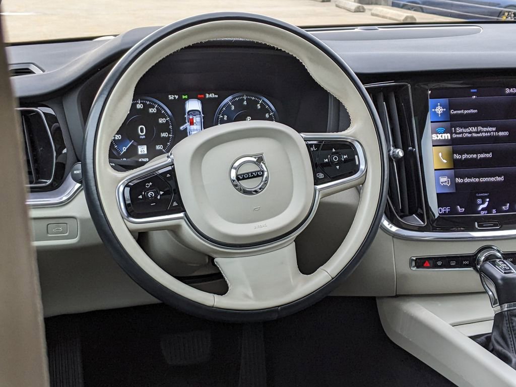 Used 2021 Volvo V60 T5 Momentum image 14