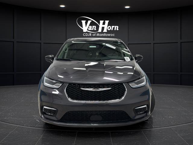 Used 2022 Chrysler Pacifica Touring-L FWD image 2