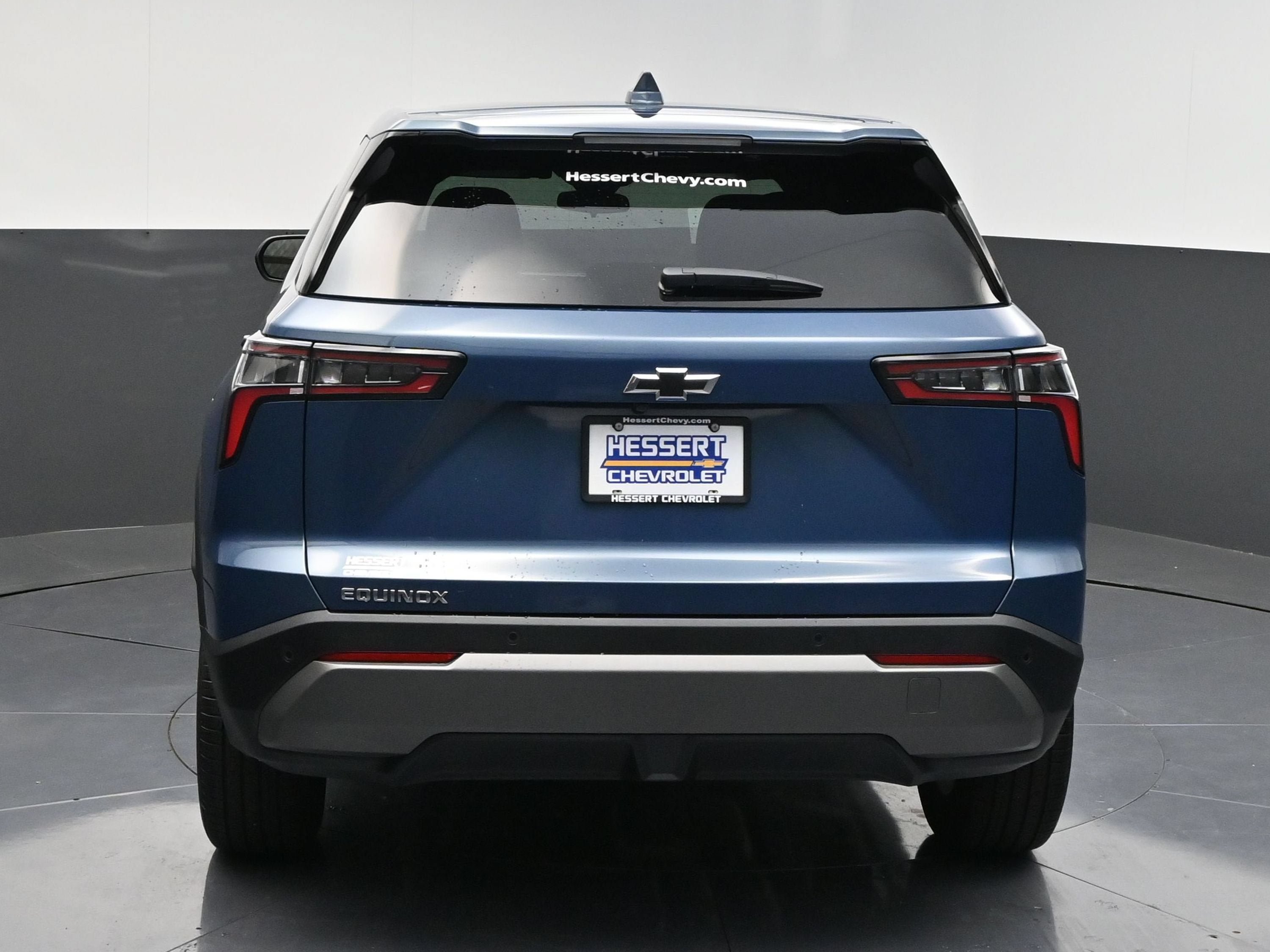 New 2027 Chevrolet Equinox LT w/ Convenience Package II FWD image 7