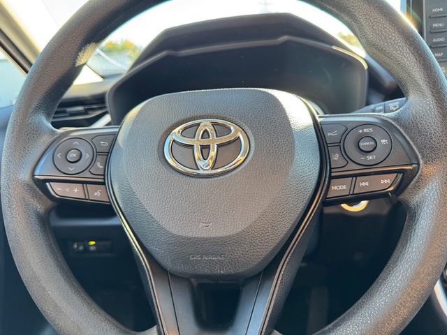 Used 2022 Toyota RAV4 XLE image 4