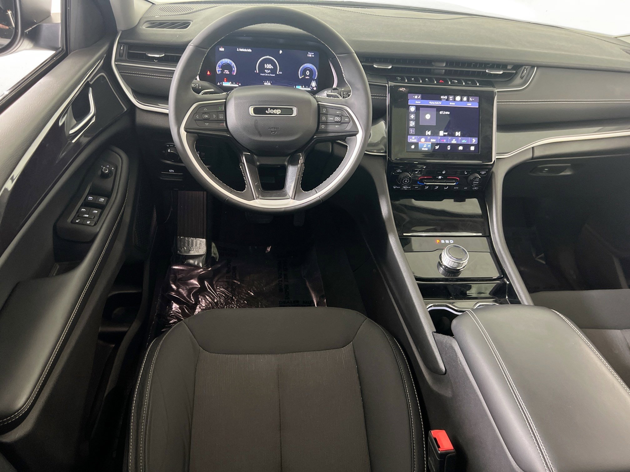 Used 2023 Jeep Grand Cherokee L Laredo w/ Luxury Tech Group I AWD/4WD image 22