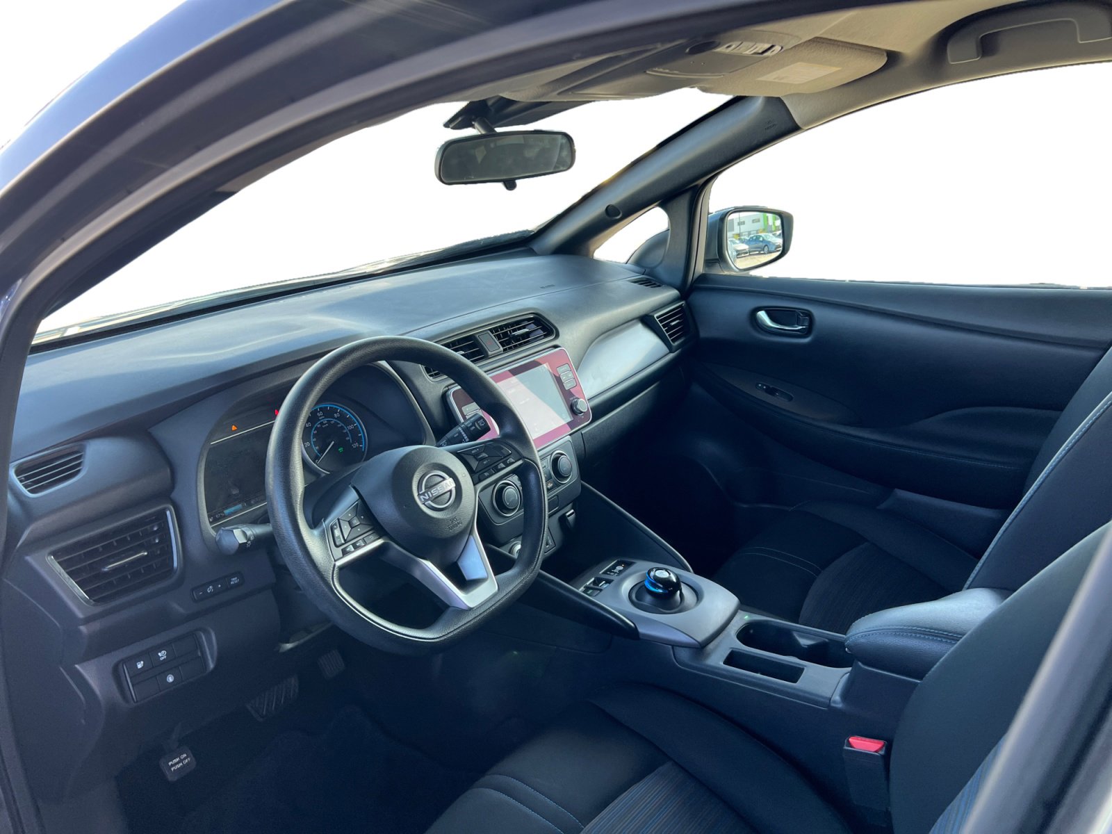 Used 2024 Nissan Leaf S image 9