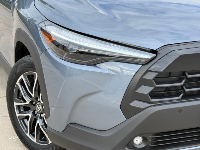 Used 2026 Toyota Corolla Cross XLE w/ Convenience Package FWD image 4