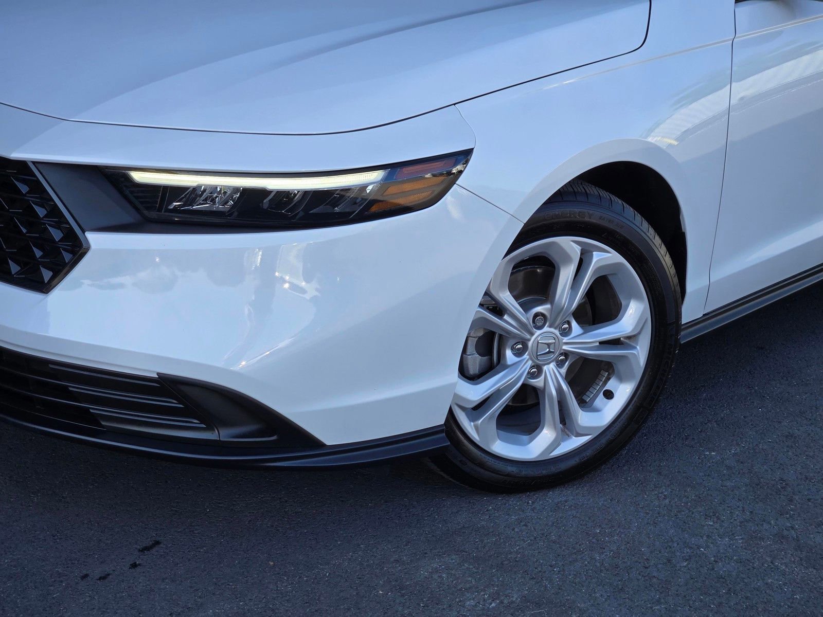 Used 2025 Honda Accord LX image 9