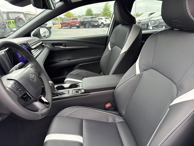 Used 2026 Toyota Camry SE w/ Convenience Package FWD image 5