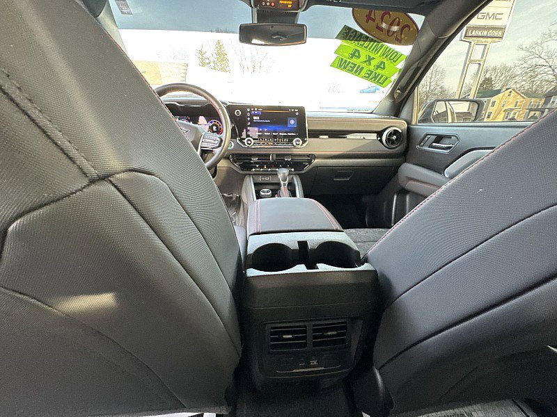 Certified 2024 Chevrolet Colorado Z71 w/ LPO, Dark Essentials Package image 21