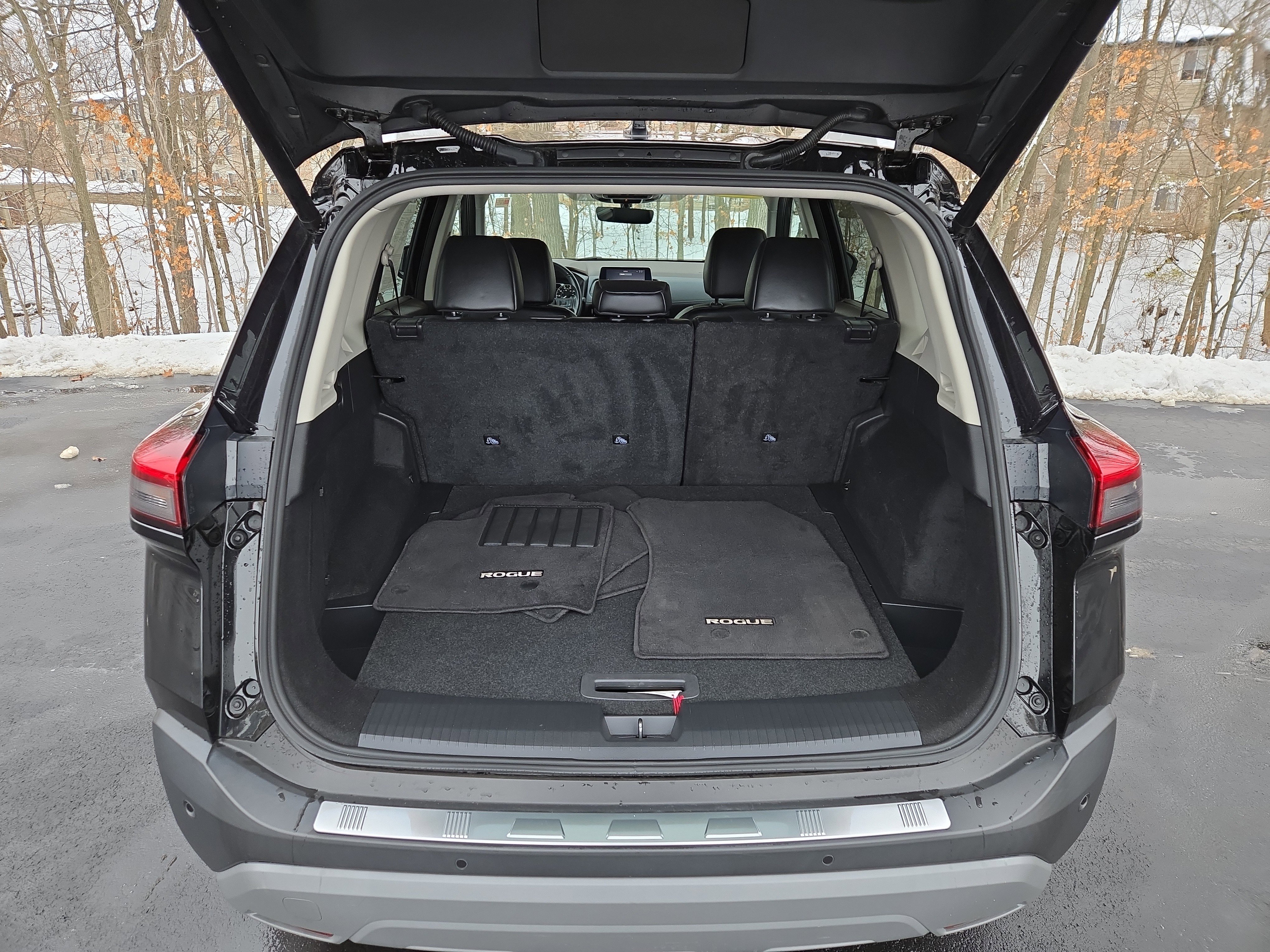 Used 2022 Nissan Rogue SV w/ SV Premium Package image 9