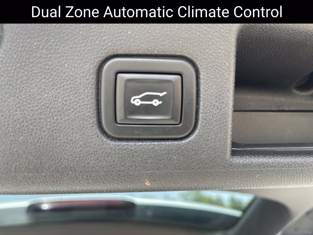 Used 2020 Chevrolet Equinox LT w/ Driver Convenience Package AWD/4WD image 11