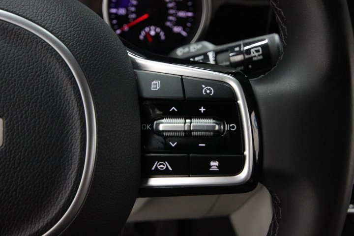 Used 2022 Kia Carnival SX image 17