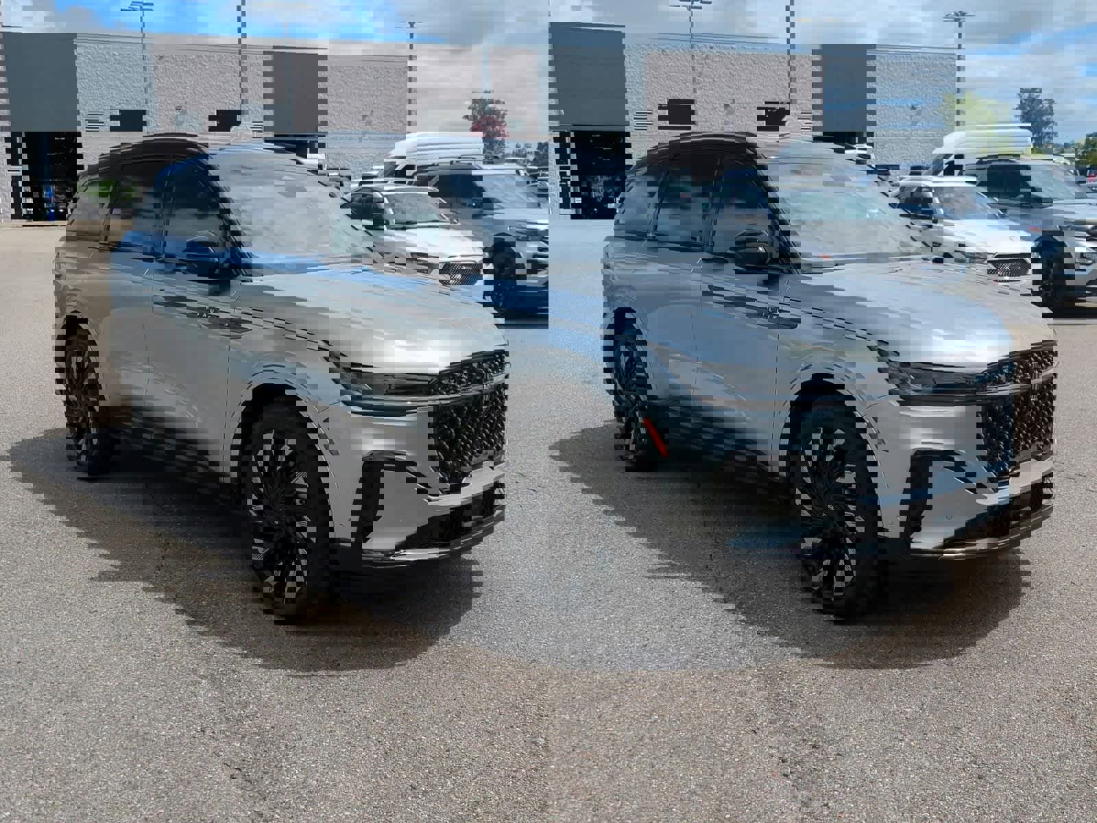 Used 2024 Lincoln Nautilus Reserve w/ Equipment Group 202A image 2