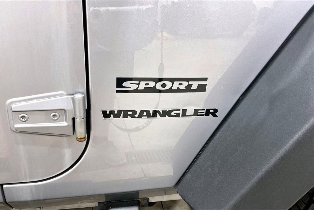 Used 2013 Jeep Wrangler Sport AWD/4WD image 9