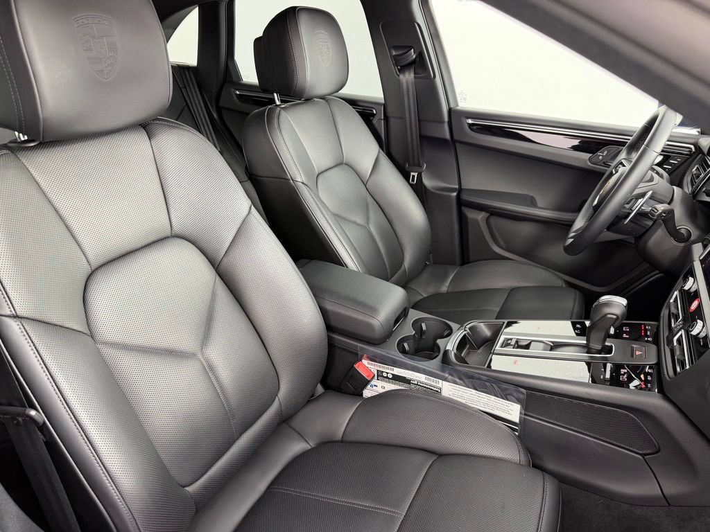 Certified 2026 Porsche Macan AWD/4WD image 12