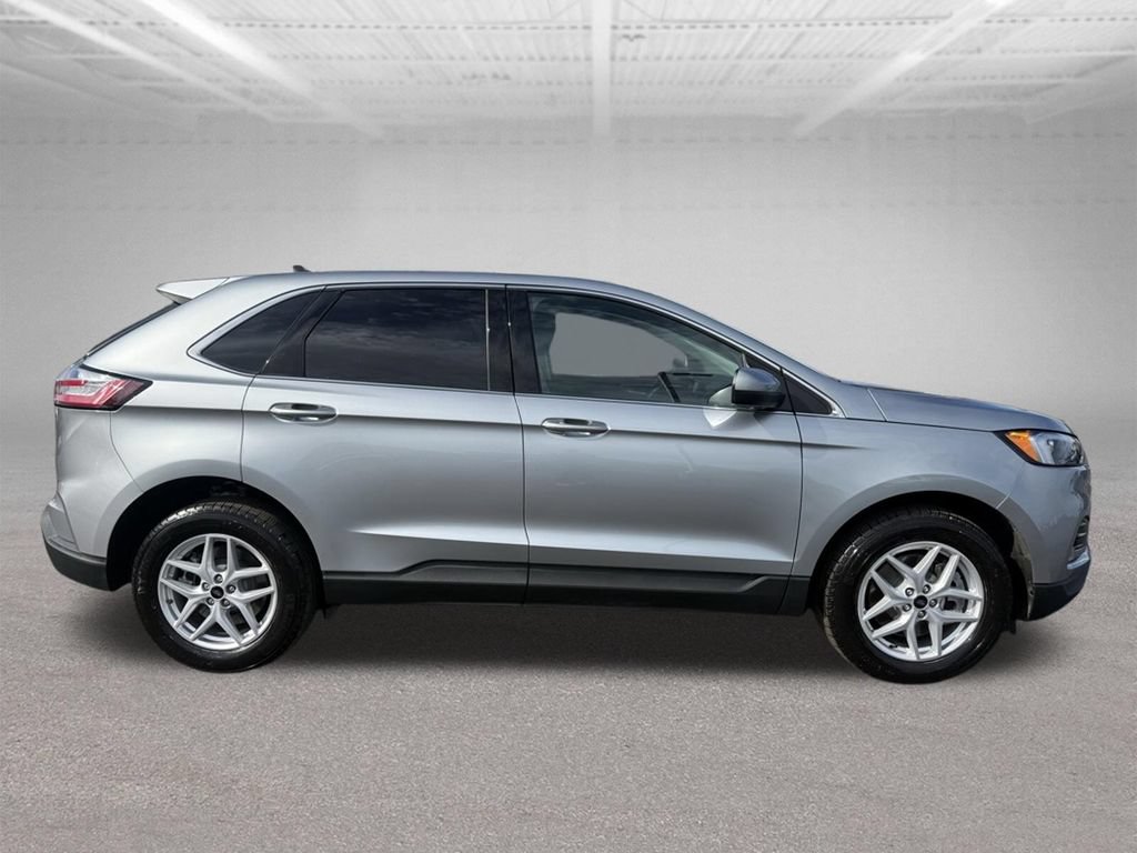 Certified 2023 Ford Edge SEL w/ Convenience Package AWD/4WD image 3