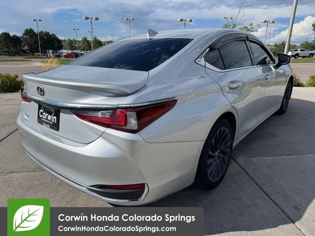 Used 2019 Lexus ES 300h w/ Accessory Package FWD image 11