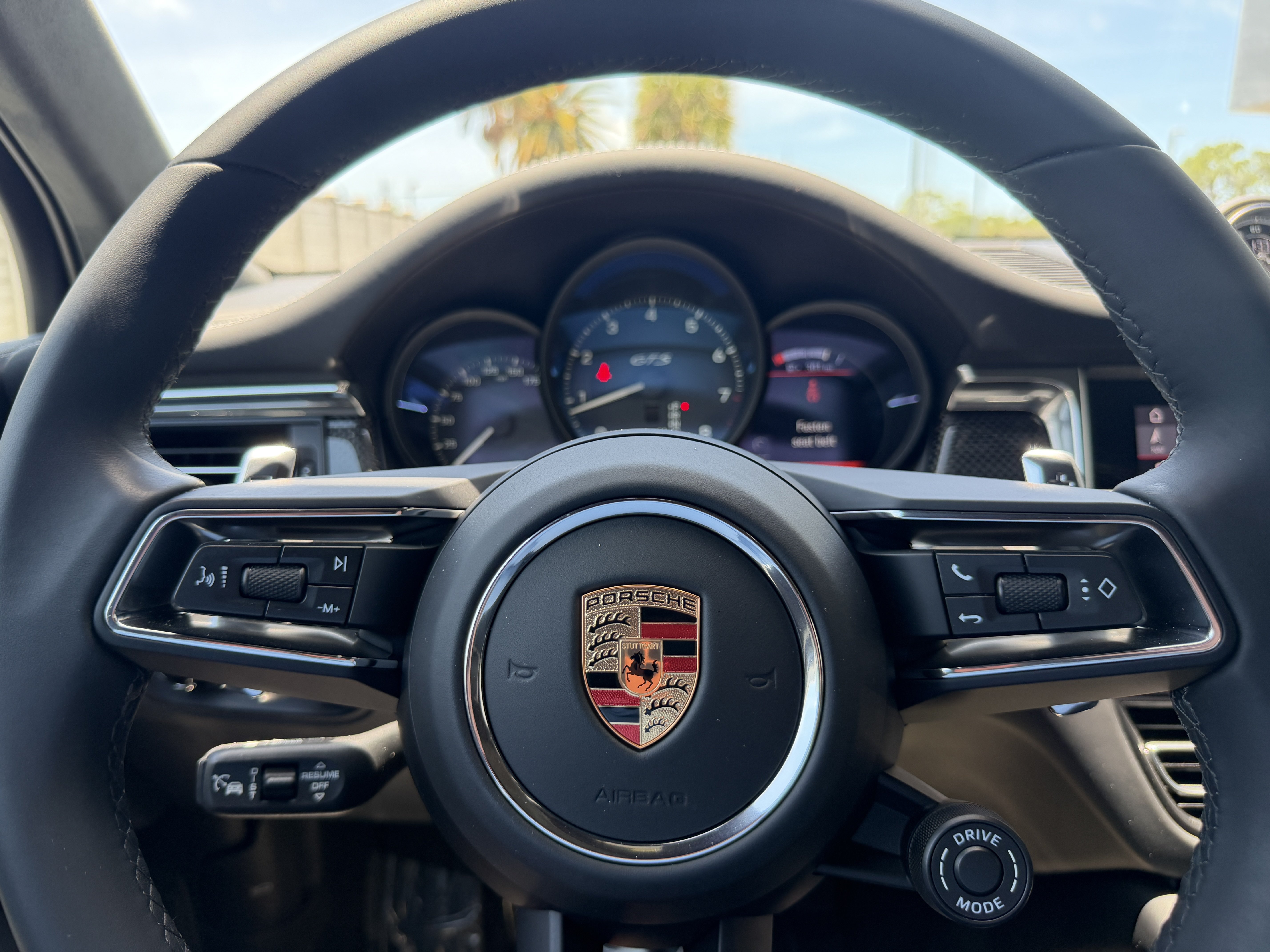 Certified 2025 Porsche Macan GTS AWD/4WD image 35