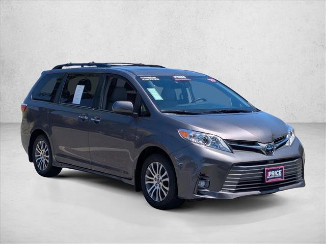 Used 2019 Toyota Sienna XLE w/ XLE Navigation Package FWD image 3