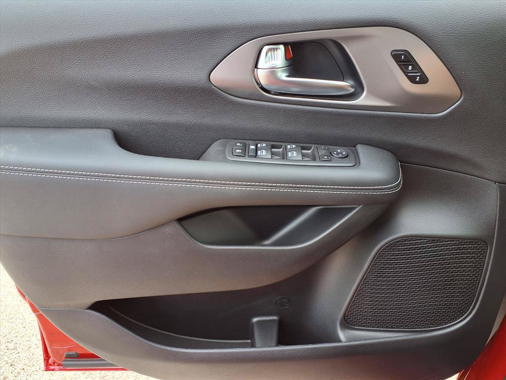 New 2026 Chrysler Pacifica Select FWD image 24
