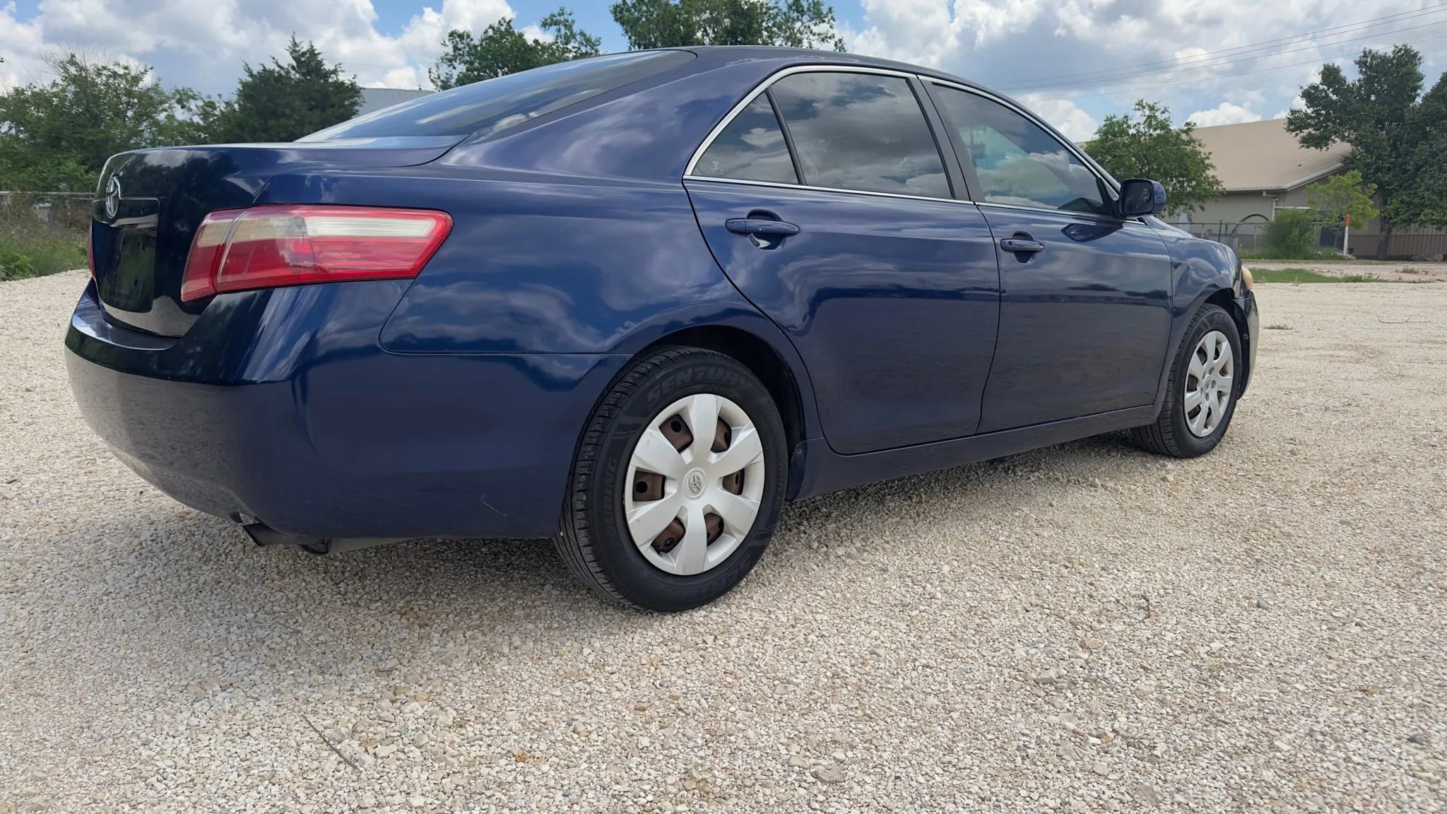 Used 2009 Toyota Camry LE FWD image 3