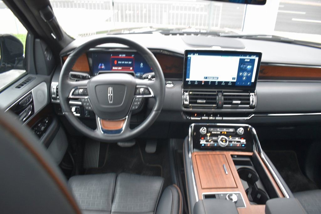 Used 2024 Lincoln Navigator Black Label image 23