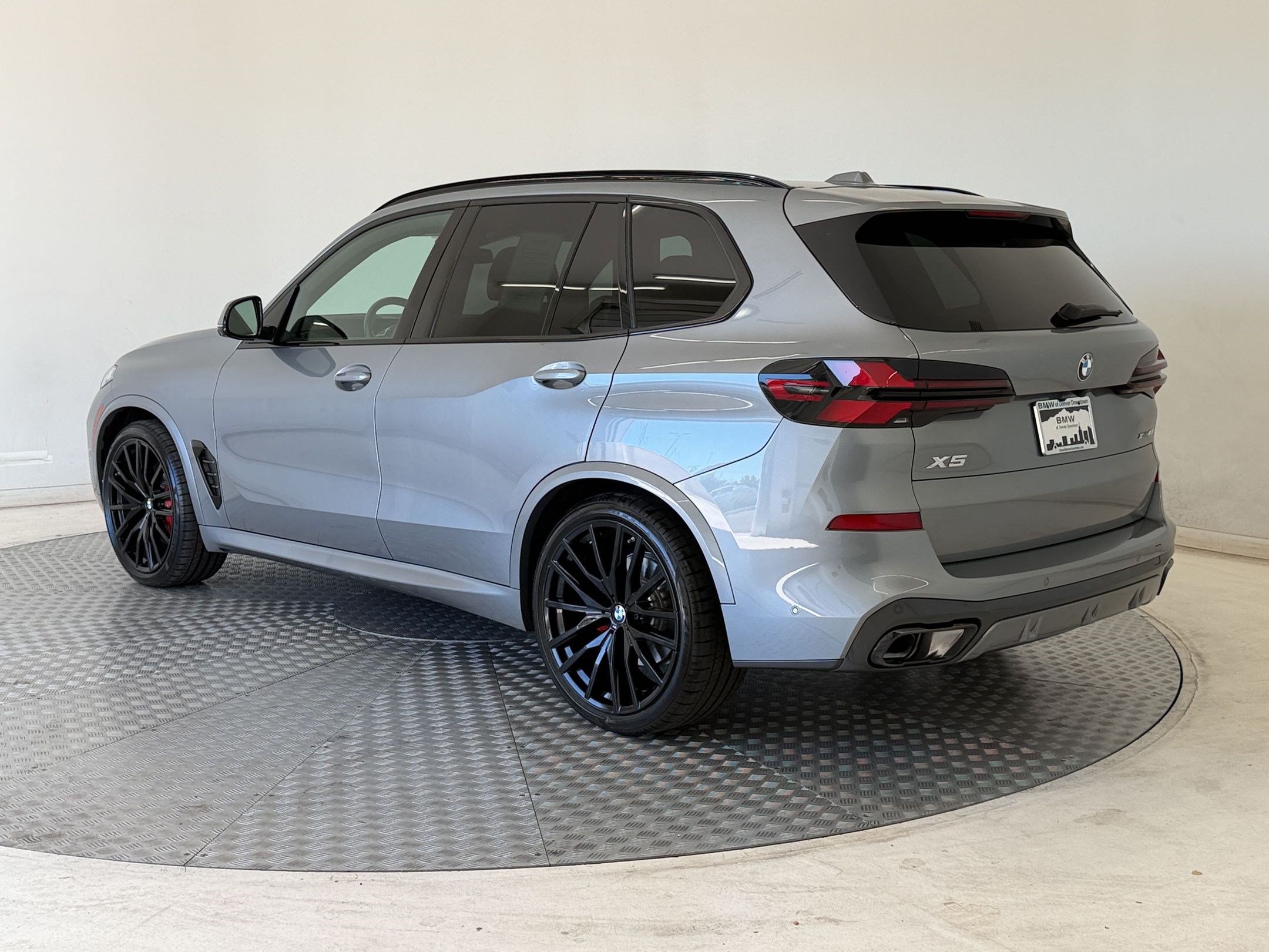 Used 2026 BMW X5 xDrive40i w/ Executive Package AWD/4WD image 3