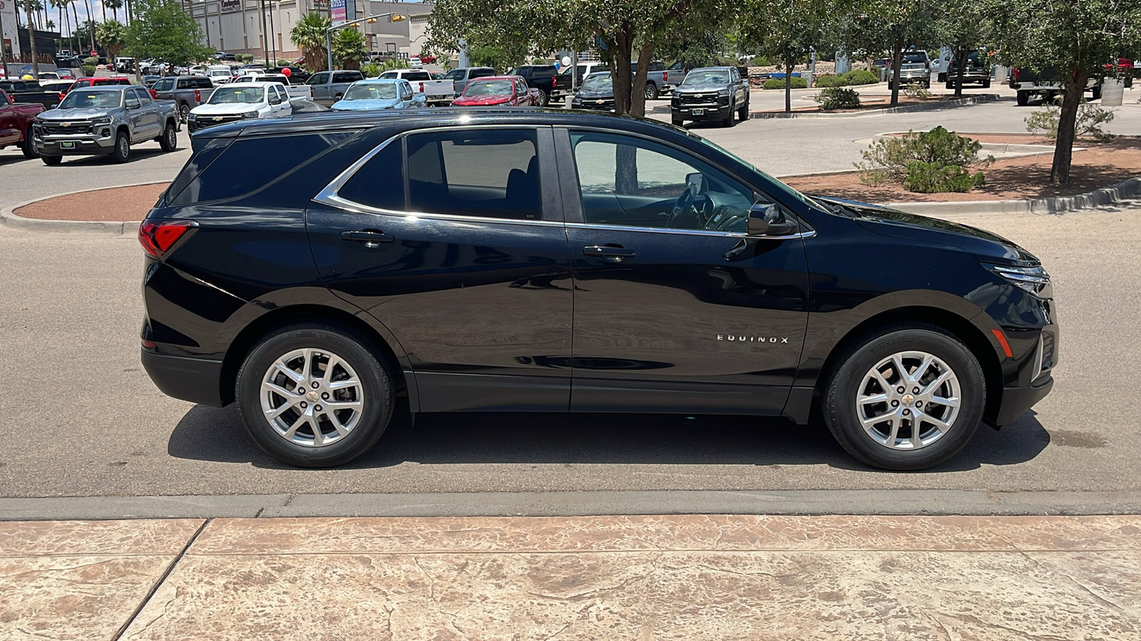Used 2022 Chevrolet Equinox LT FWD image 9