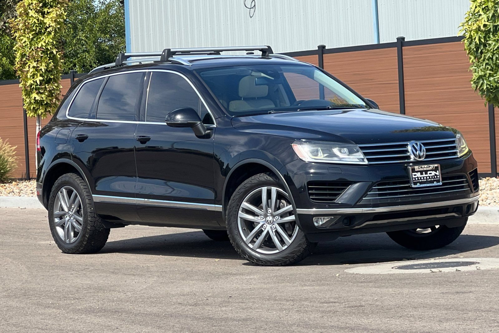 Used 2016 Volkswagen Touareg VR6 AWD/4WD image 2