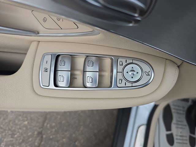 Used 2022 Mercedes-Benz GLC 300 4MATIC image 26