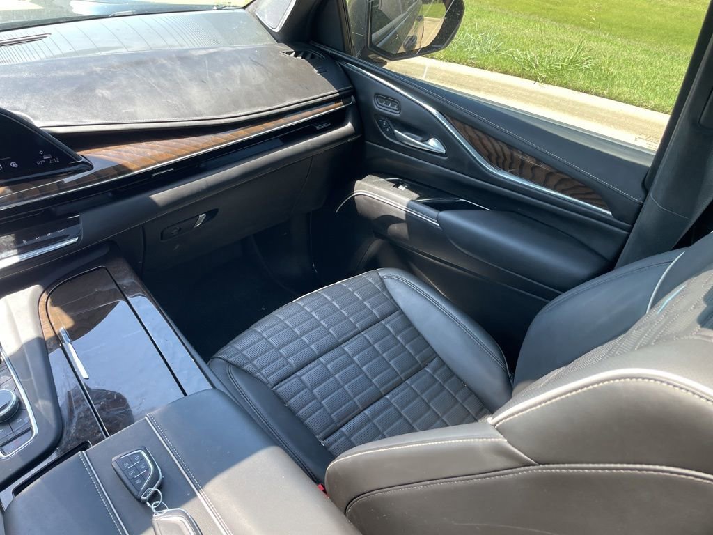 Used 2024 Cadillac Escalade ESV Sport Platinum w/ LPO, ONYX Package AWD/4WD image 12