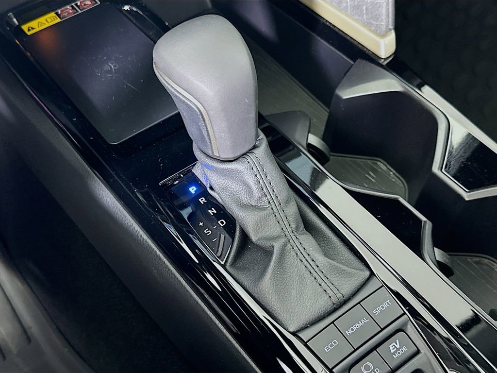 Used 2025 Toyota Camry XLE w/ Premium Package image 32