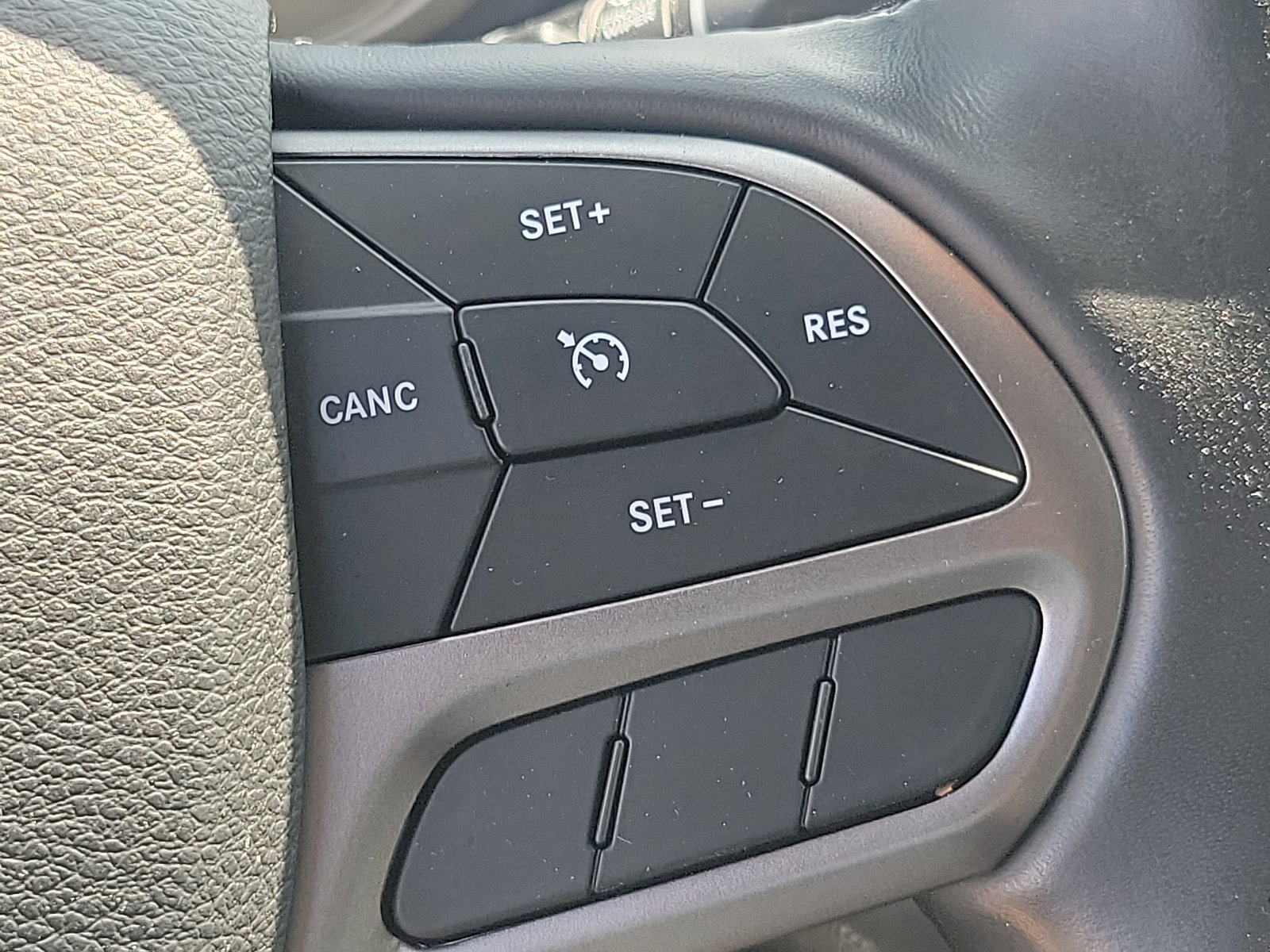 Used 2020 Jeep Cherokee Limited AWD/4WD image 22