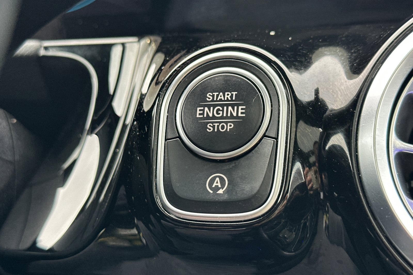 Used 2023 Mercedes-Benz GLA 250 4MATIC w/ Premium Package image 21