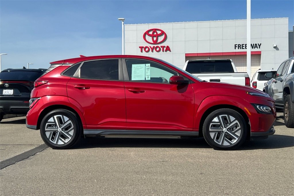 Used 2022 Hyundai Kona Limited image 3