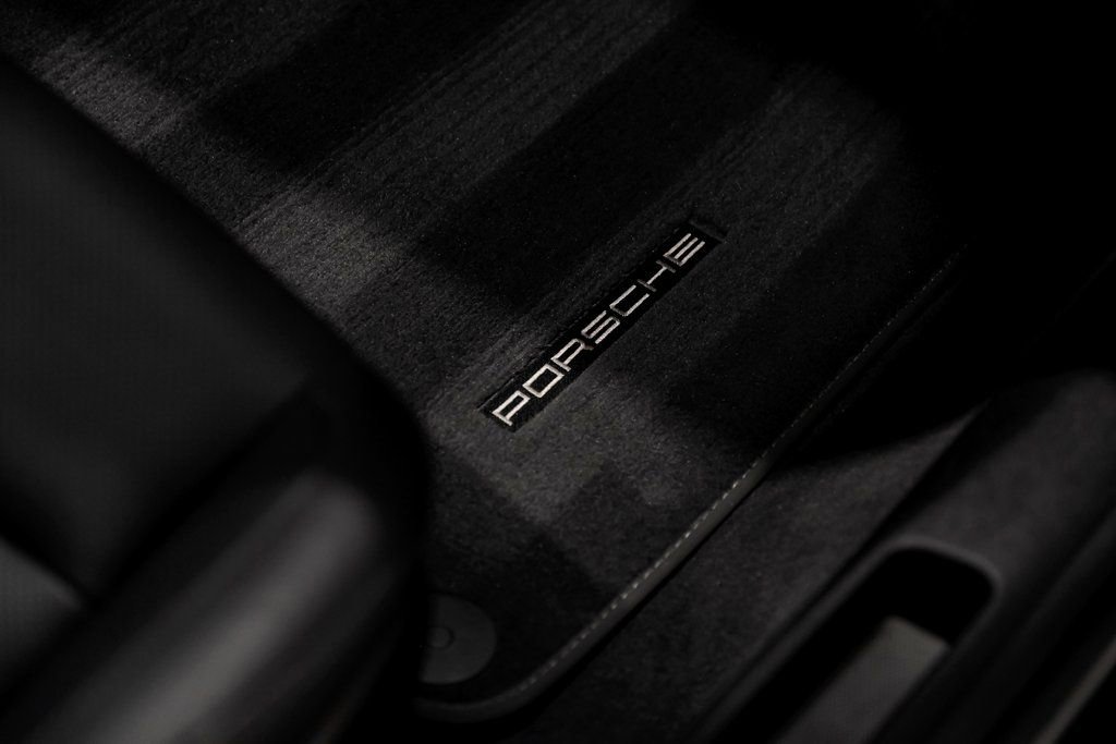 Used 2024 Porsche 911 Carrera GTS w/ Premium Package image 28