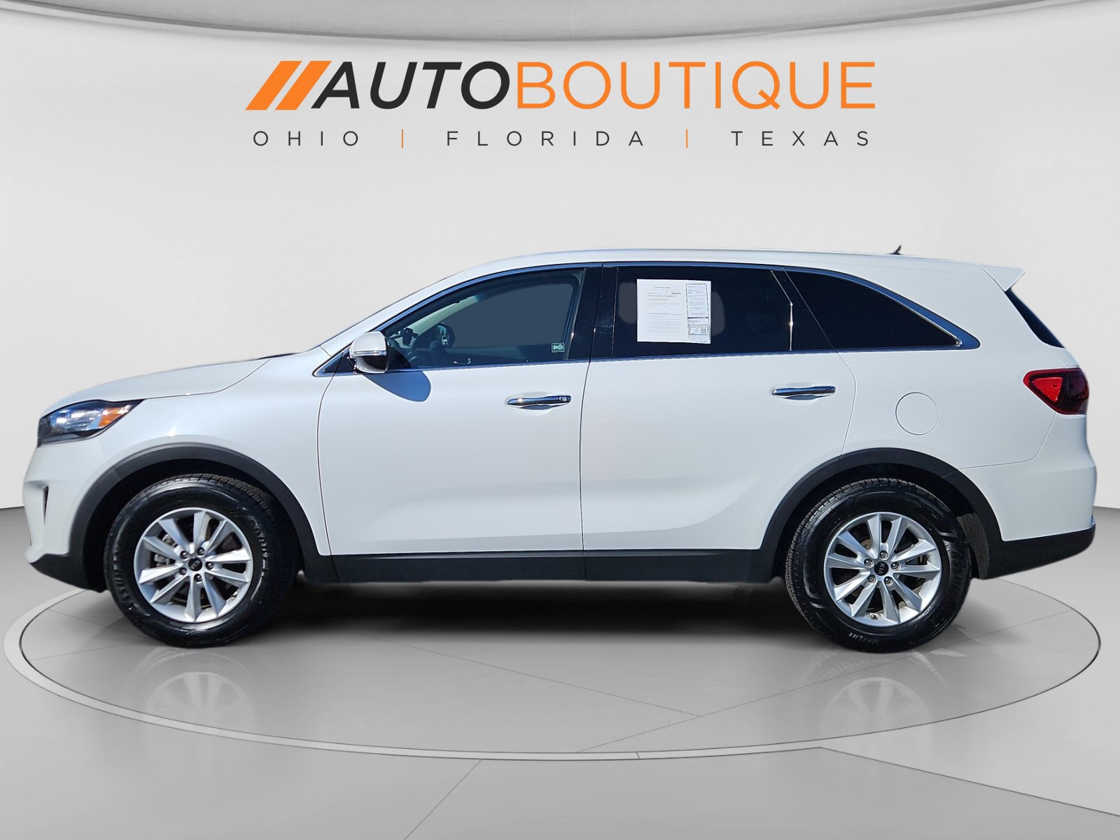 Used 2019 Kia Sorento FWD V6 image 2