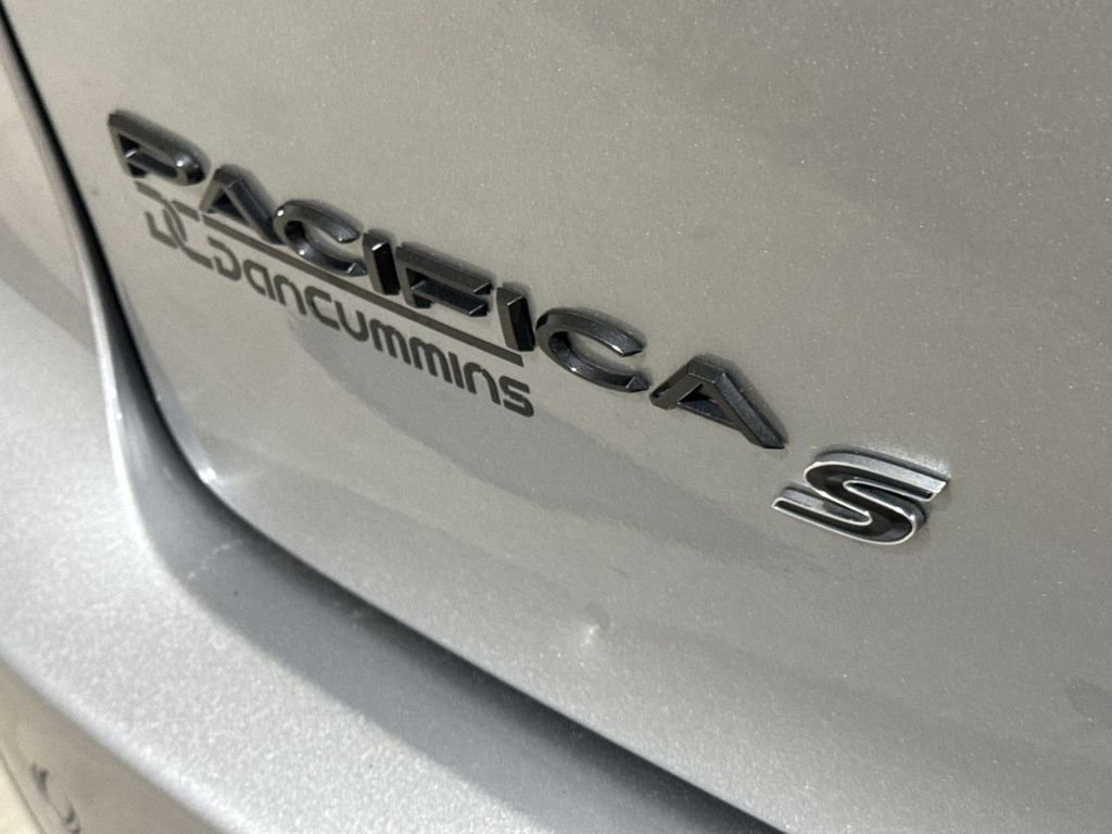 Used 2020 Chrysler Pacifica Touring-L Plus w/ Advanced Safetytec Group image 27