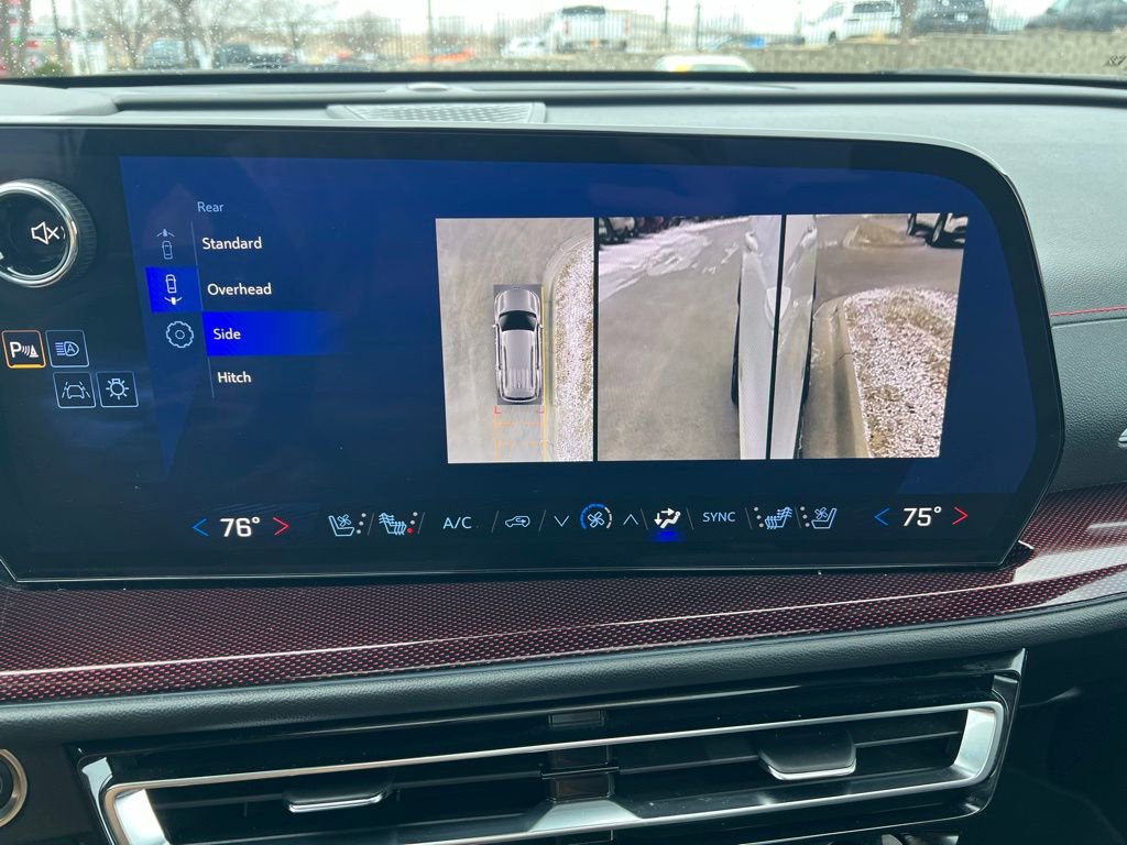 Used 2024 Chevrolet Traverse RS image 41