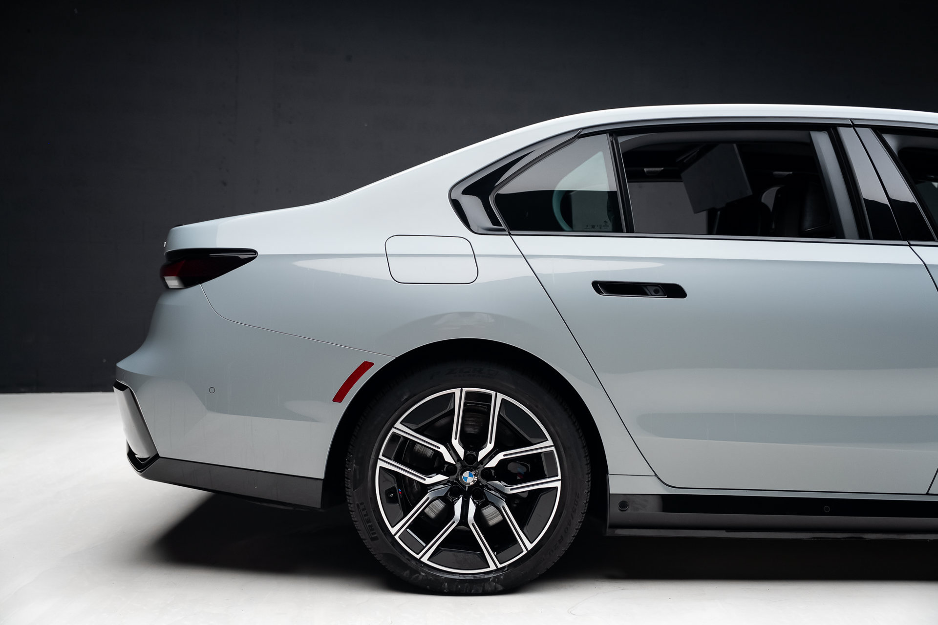 Used 2024 BMW i7 xDrive60 w/ Executive Package AWD/4WD image 36