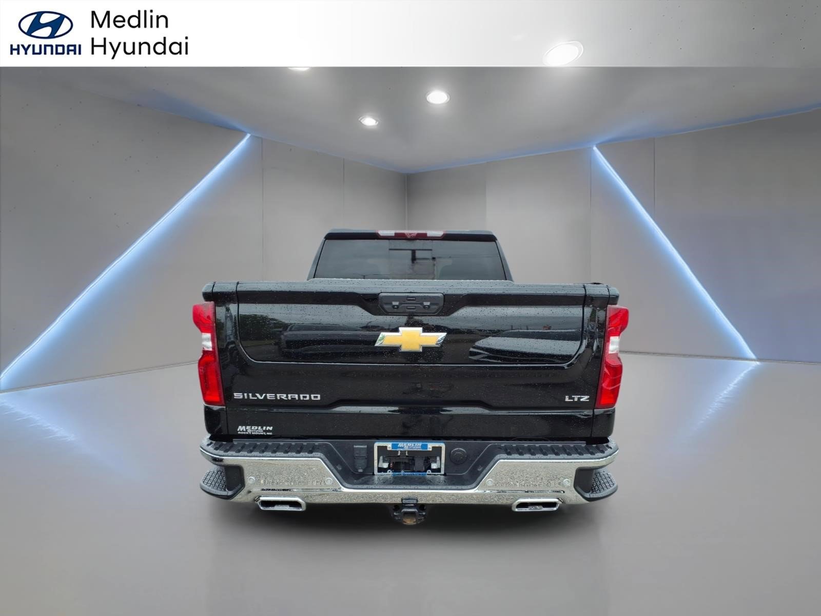 Used 2025 Chevrolet Silverado 1500 LTZ w/ Technology Package AWD/4WD image 4