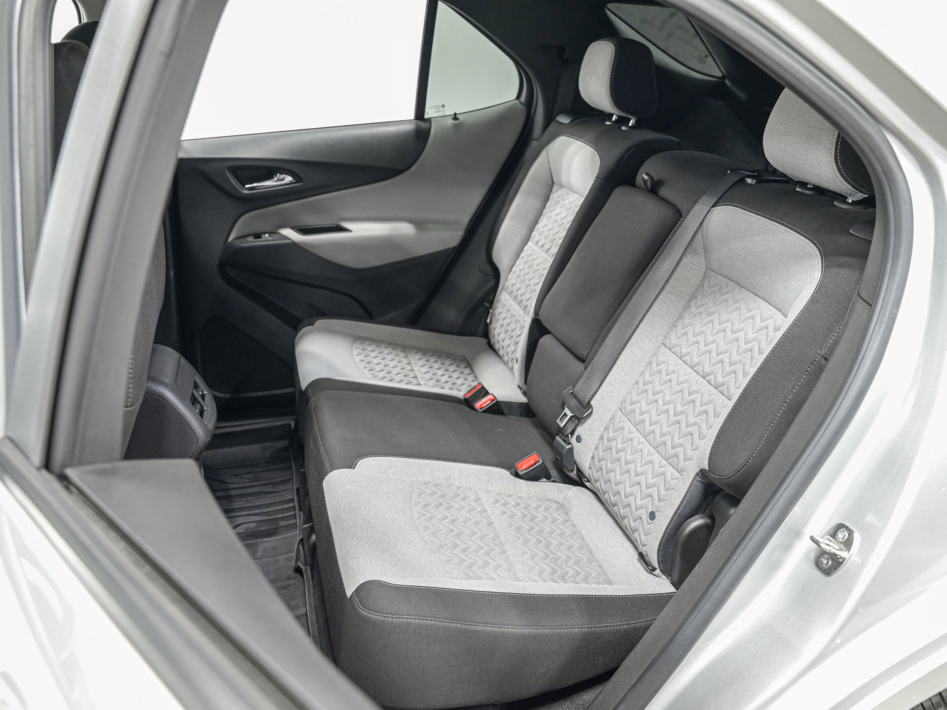 Used 2024 Chevrolet Equinox LS w/ LS Convenience Package image 27