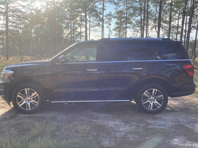 Used 2023 Ford Expedition Limited image 2