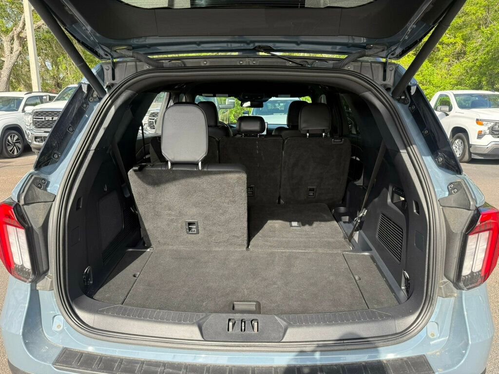 Used 2025 Ford Explorer ST-Line w/ Premium Package image 8