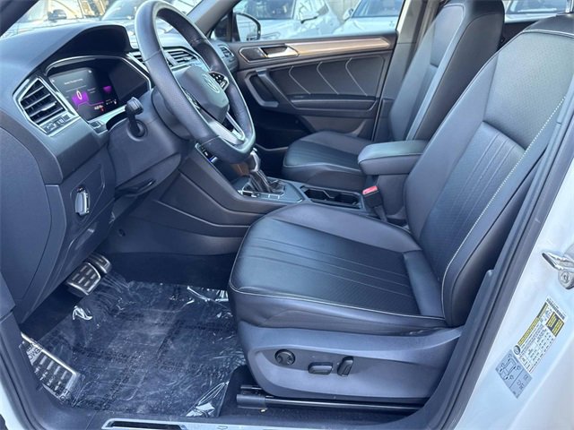 Certified 2022 Volkswagen Tiguan SE R-Line image 13