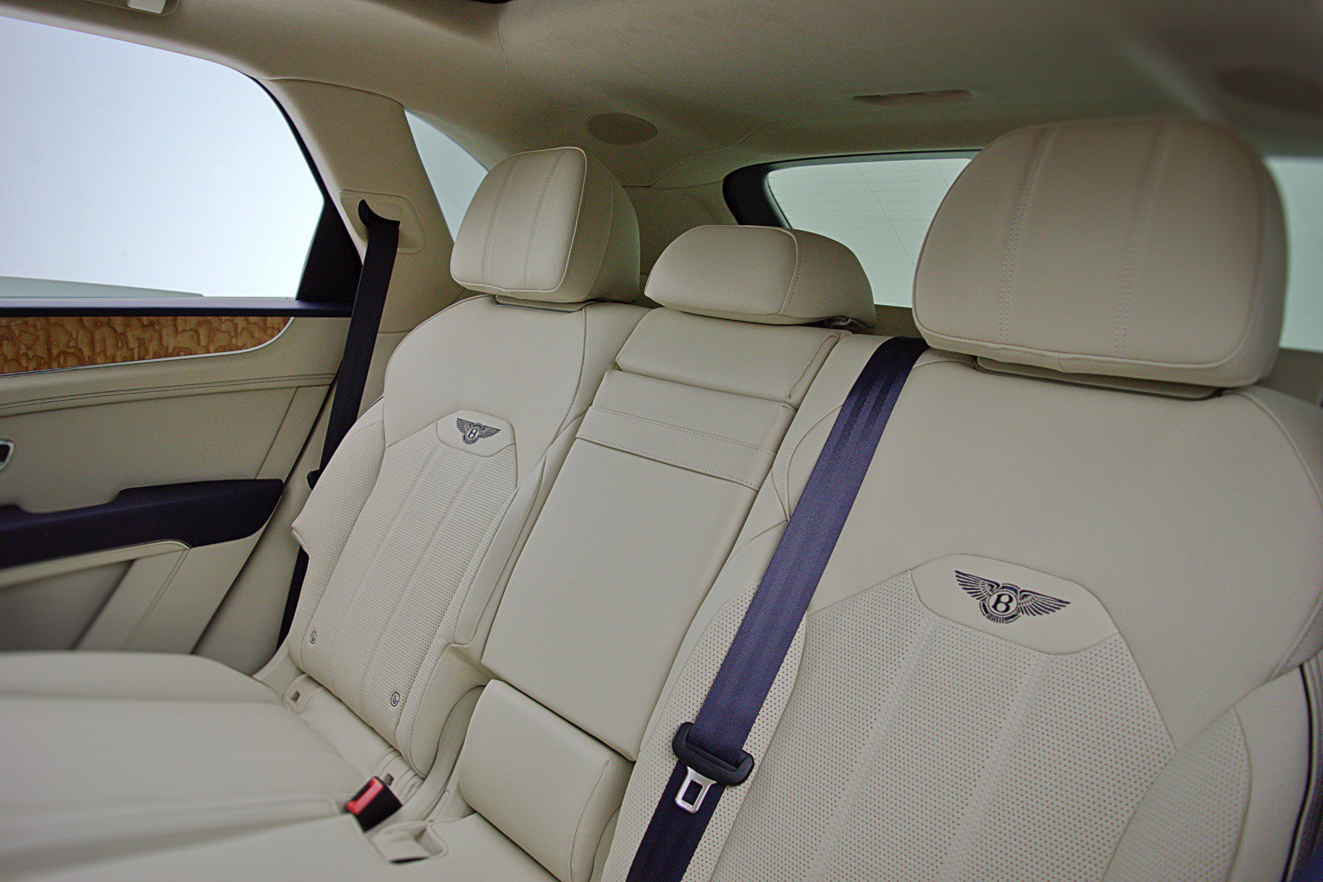 Certified 2023 Bentley Bentayga AWD/4WD image 36