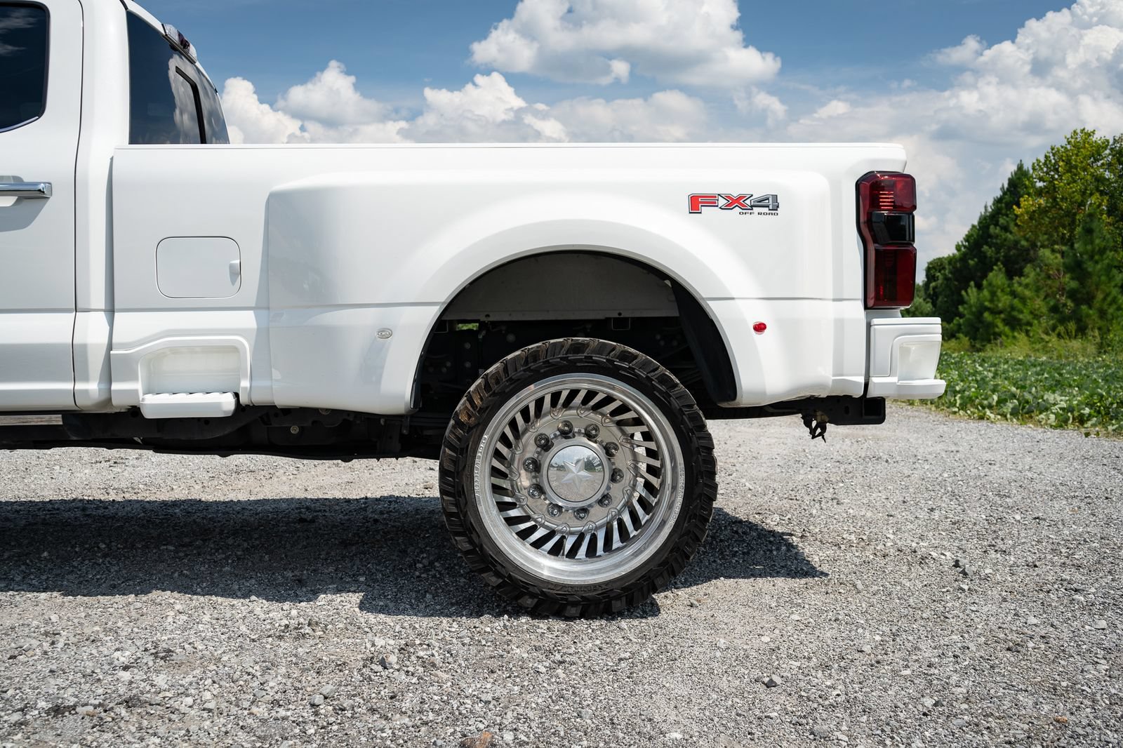 Used 2024 Ford F450 Platinum w/ FX4 Off-Road Package AWD/4WD image 17
