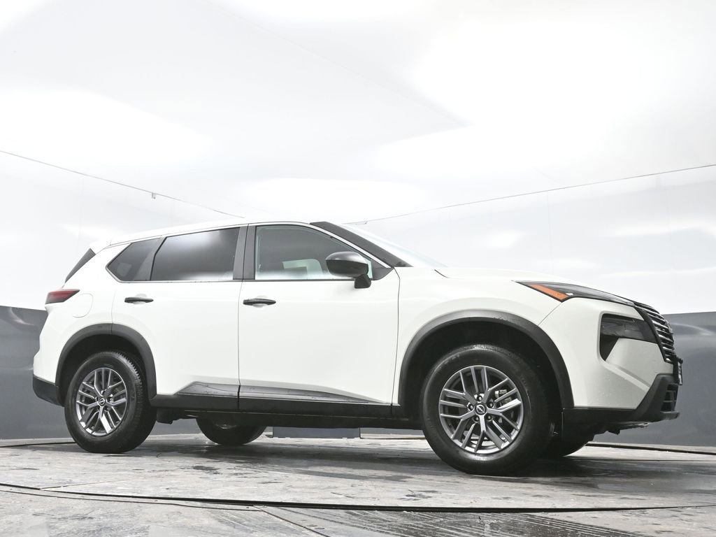 Used 2024 Nissan Rogue S image 47