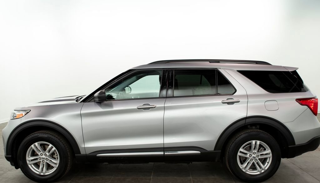 Used 2022 Ford Explorer XLT AWD/4WD image 5