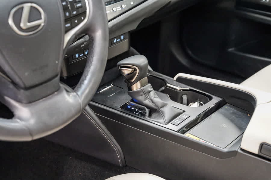 Used 2024 Lexus ES 300h w/ Premium Package FWD image 24