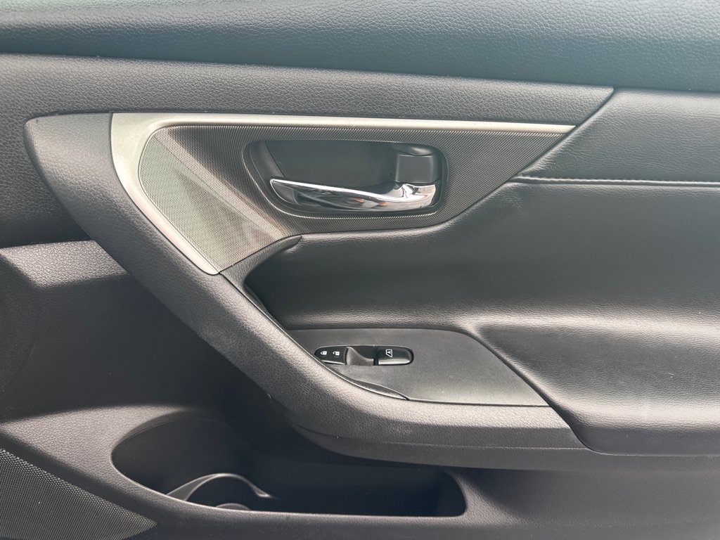 Used 2015 Nissan Altima 2.5 SL w/ Moonroof Package FWD image 11