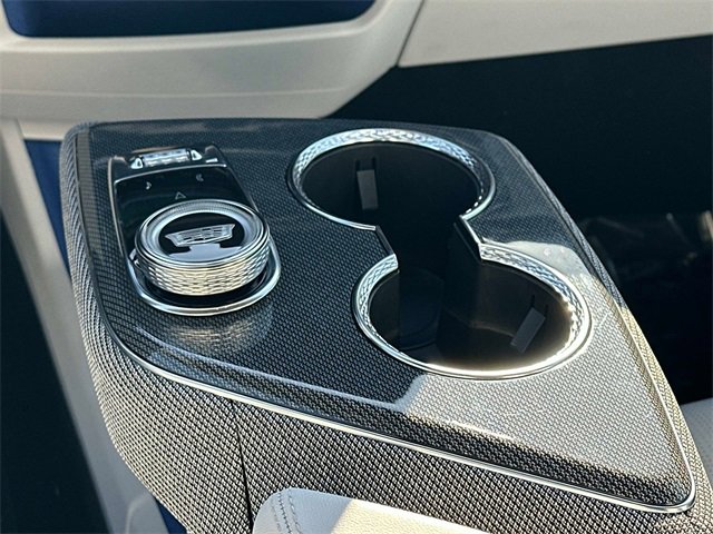 Used 2025 Cadillac Optiq Luxury 2 image 5