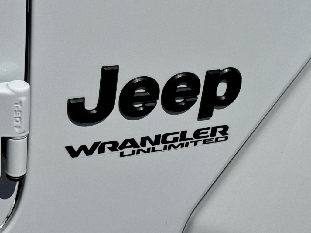 Used 2022 Jeep Wrangler Unlimited Sahara AWD/4WD image 8